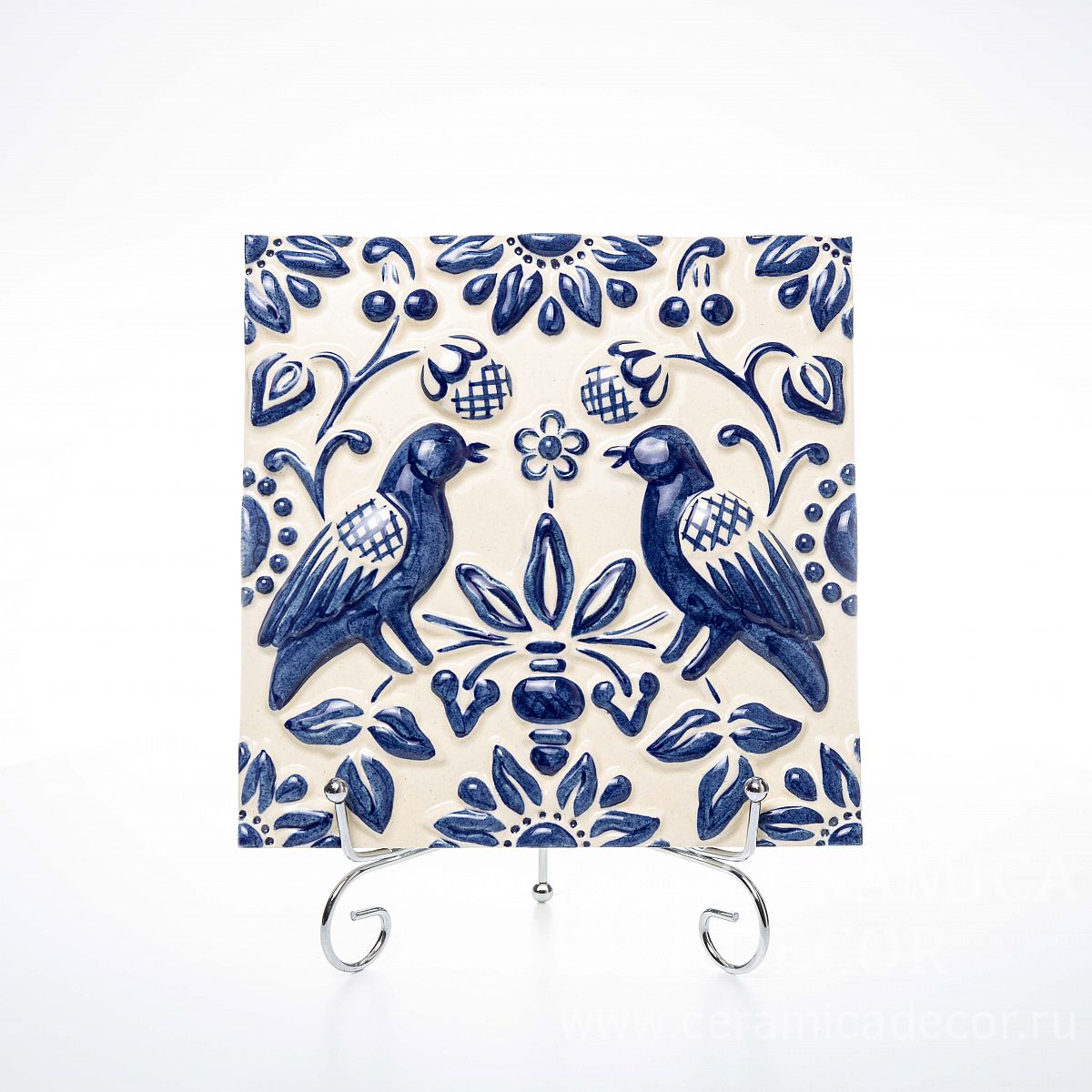 Изразец с рельефными птичками и ягодами Птички — CeramicaDecor