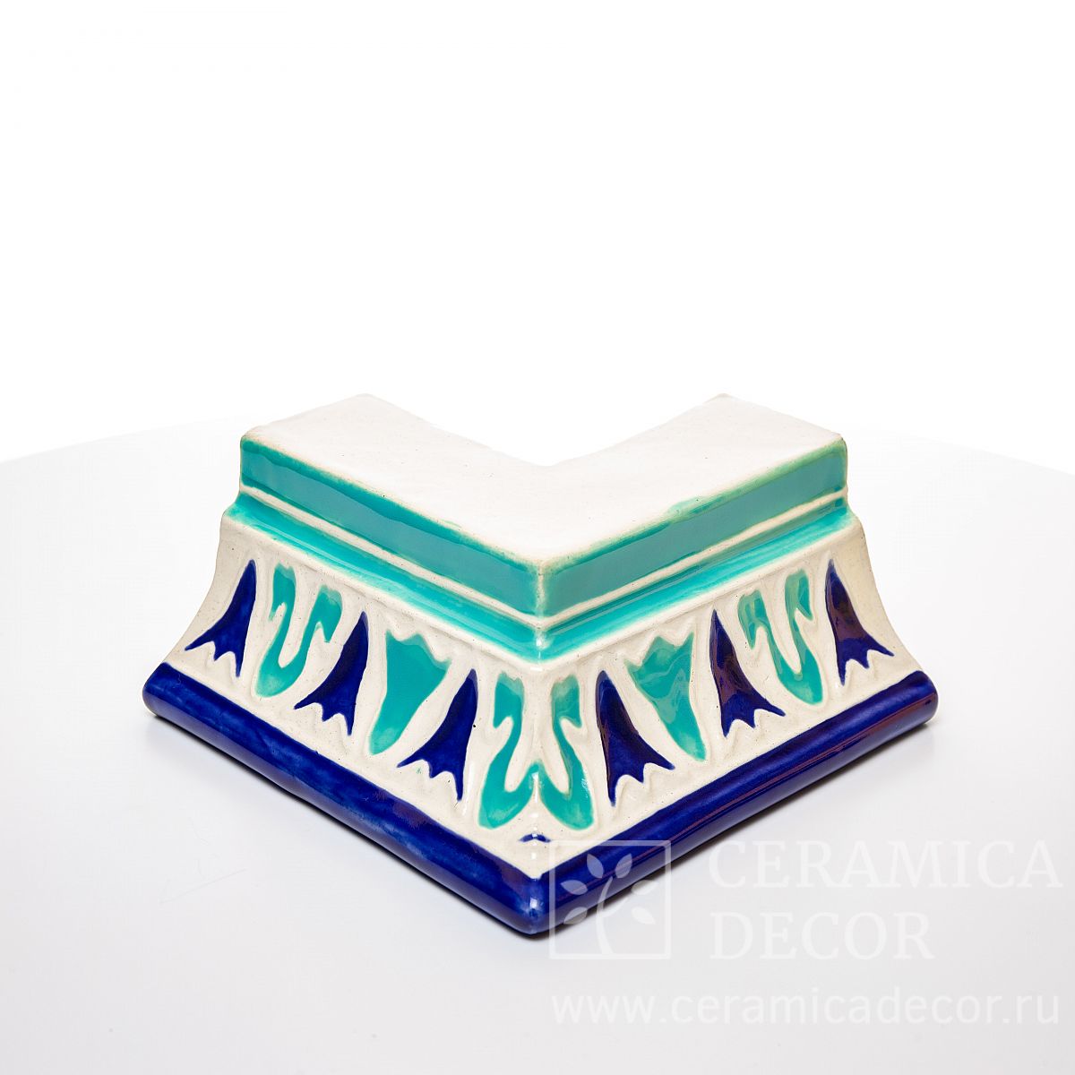 Угол к карнизу с декоративным рельефом h8 Византия — CeramicaDecor